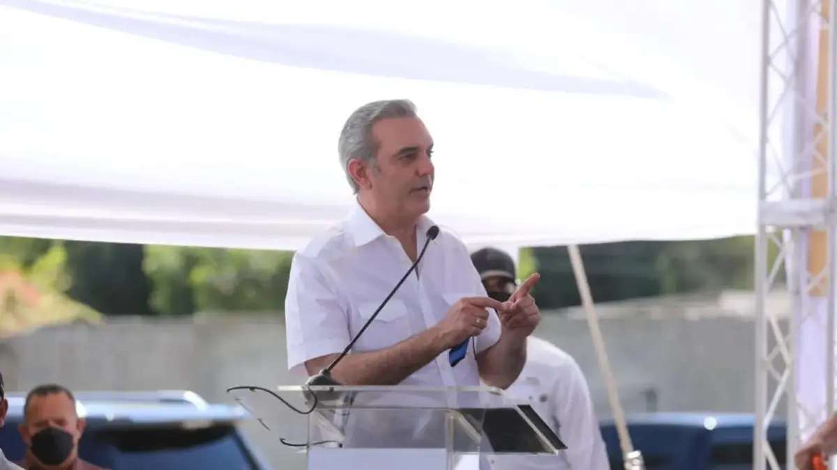 Presidente Abinader anuncia remozamiento del Parque de Zona Franca en Baní