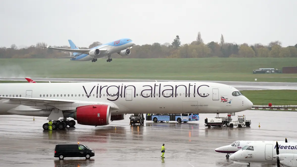 Varias aerolíneas del Reino Unido cancelan o modifican vuelos a Israel