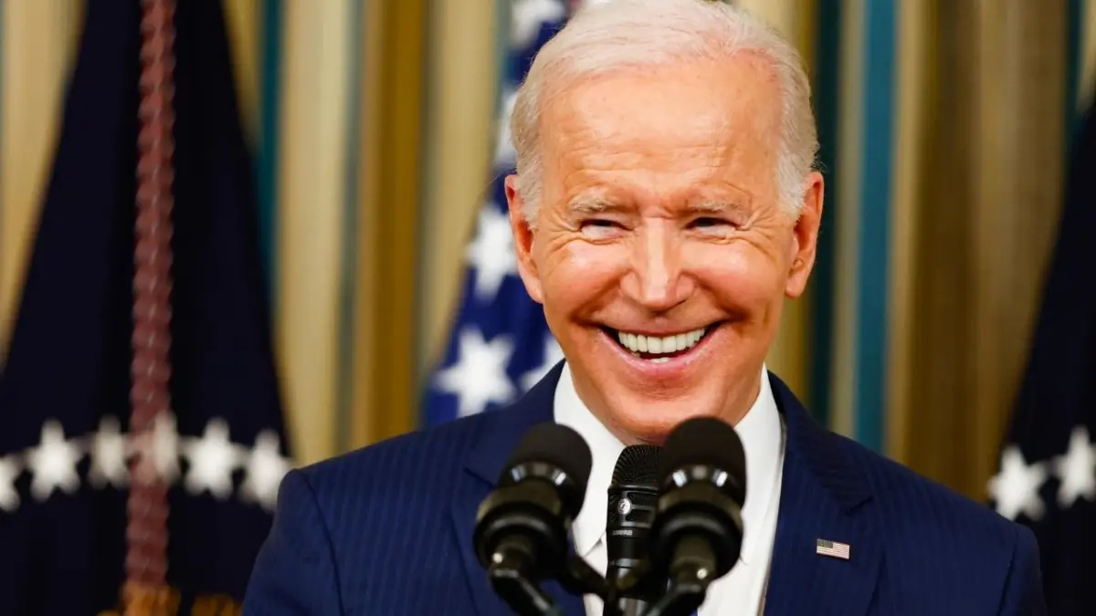 Biden abre cuenta en red social de Trump para burlarse del republicano