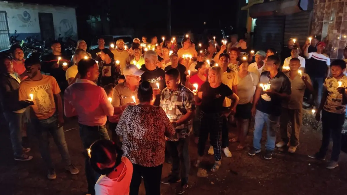 Por cuarta ocasión realizan encendido de velas por construcción de carretera