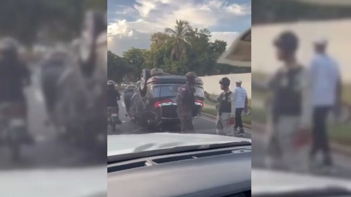 Dos heridos en accidente en avenida España; yipeta quedó volteada