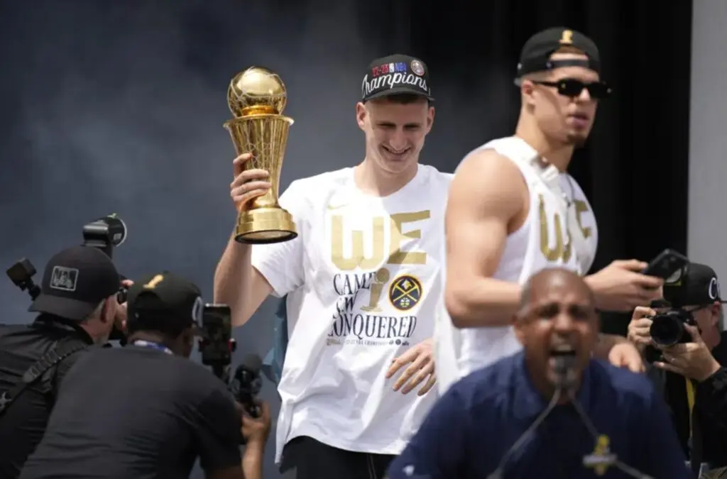 La NBA regresa con desfile de estrellas por la corona de Jokic y Nuggets