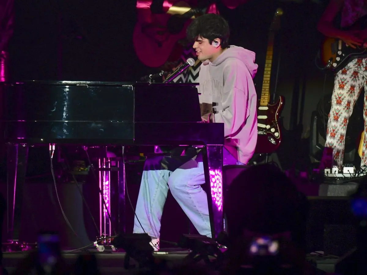 ¿Quién es Íñigo Quintero, el cantautor gallego que ha llegado al top 1 mundial?