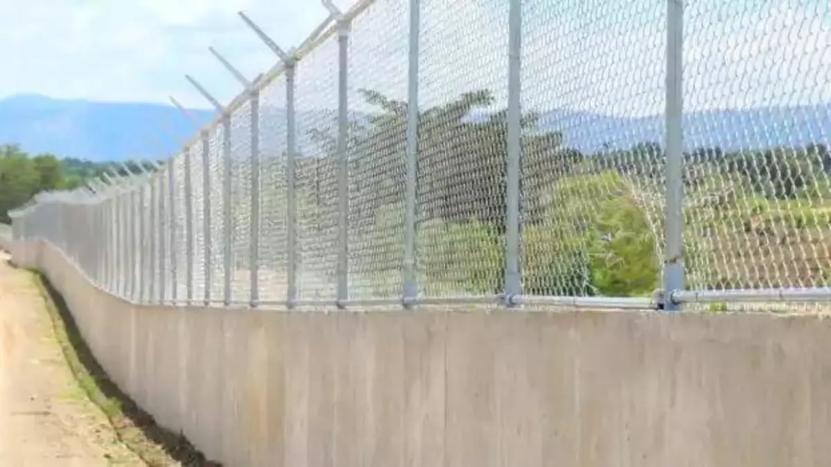 Gobierno inaugura primer tramo de muro fronterizo