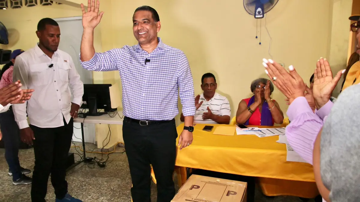 “SDE sigue sumergido en la basura, nuestro compromiso es rescatarlo”, afirma Luis Alberto