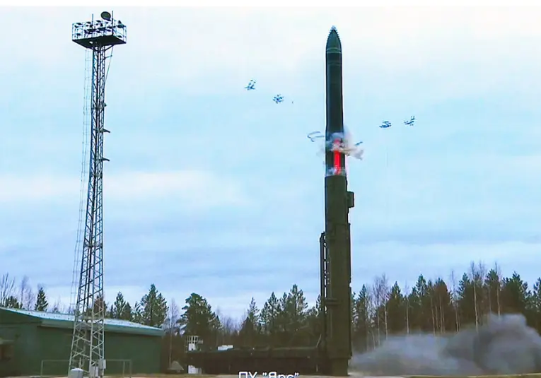 Rusia realiza lanzamiento de prueba de misil balístico intercontinental Yars