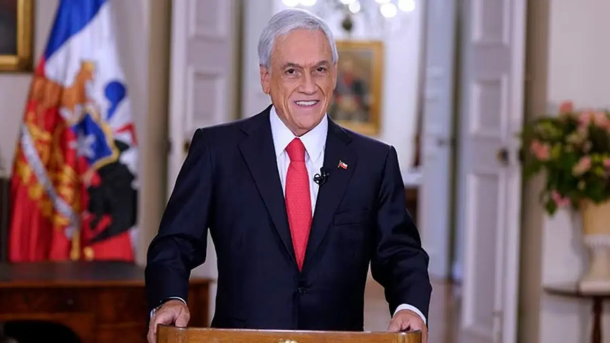 Expresidente de Chile participa en conferencia de CAMIPE