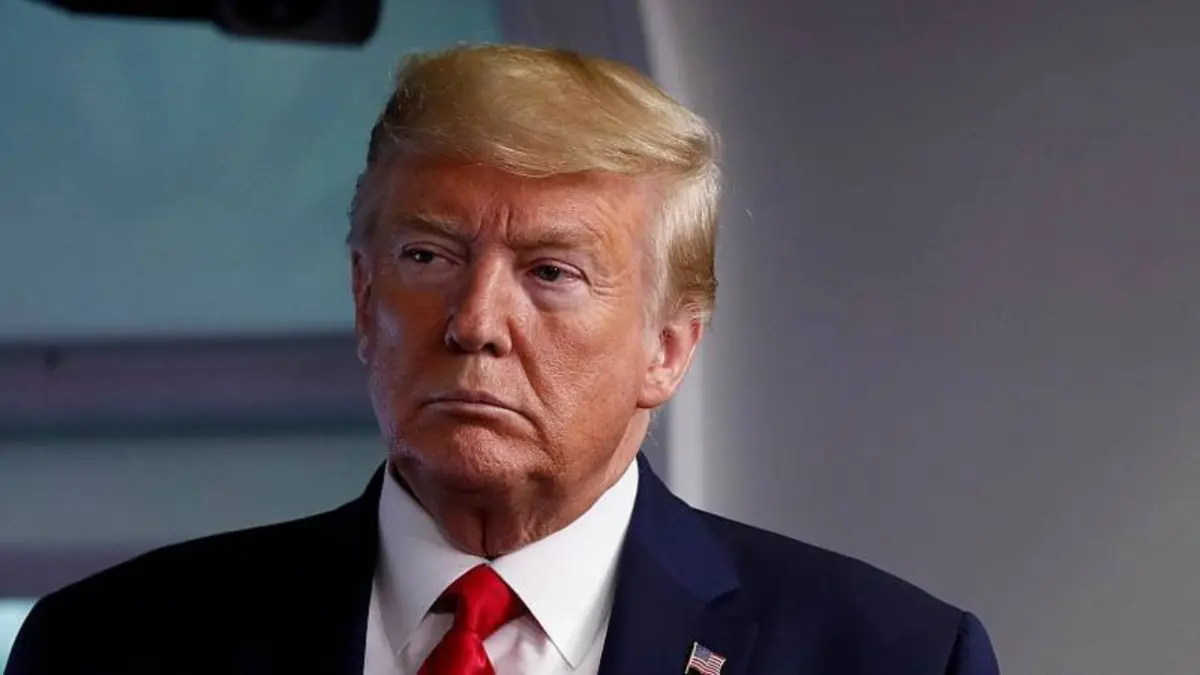 Juez limita uso de redes sociales a Trump por mensaje contra su secretaria