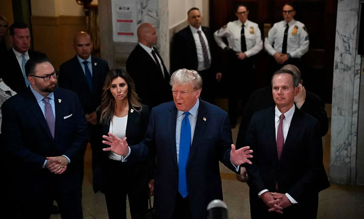 Trump vuelve al juzgado en el segundo día de juicio en Nueva York