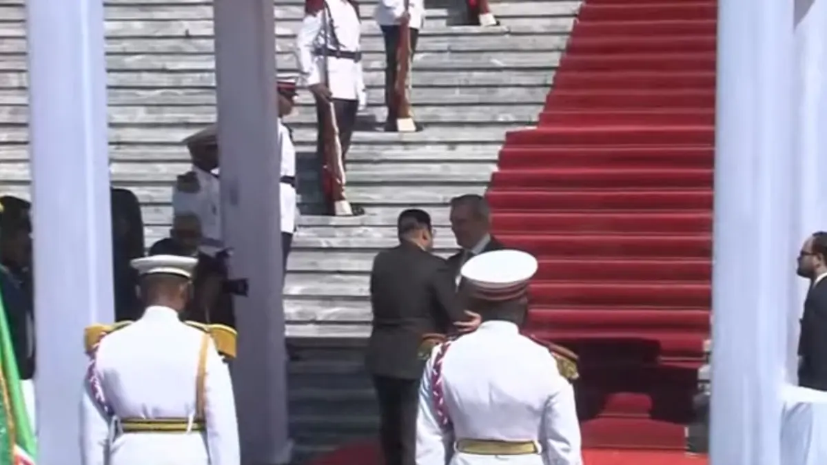 Abinader y su homólogo de Surinam firman acuerdos