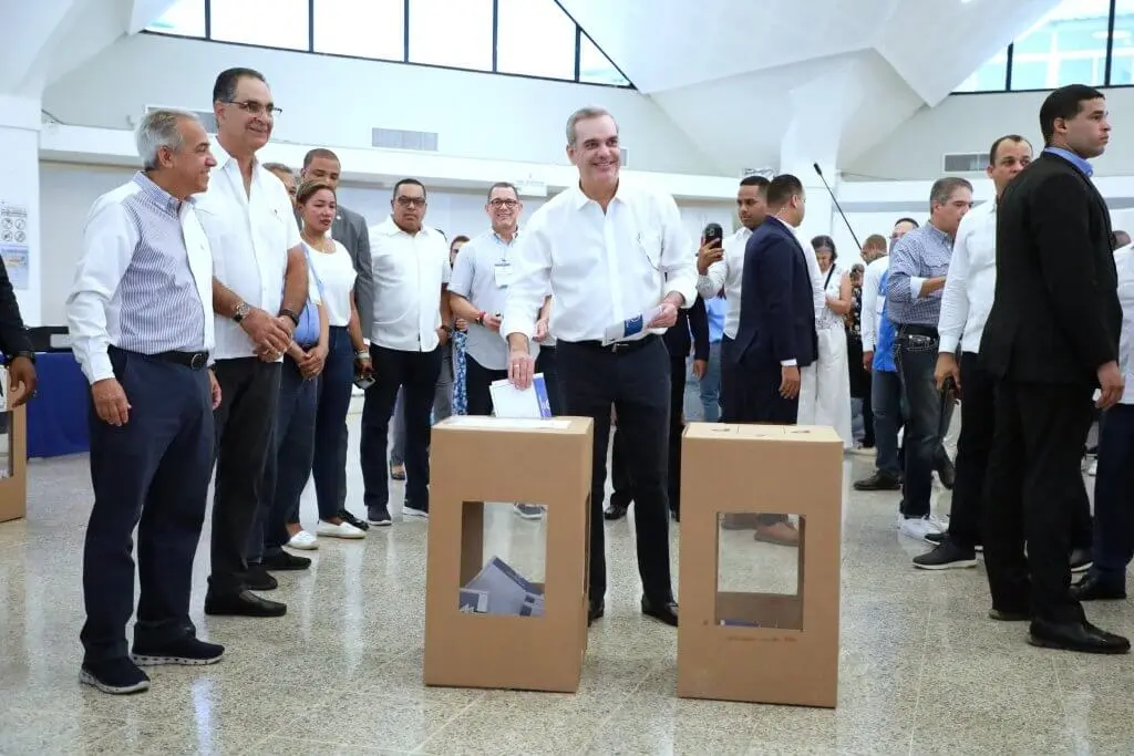 A las 07:30 Abinader va para la Casa Nacional del PRM