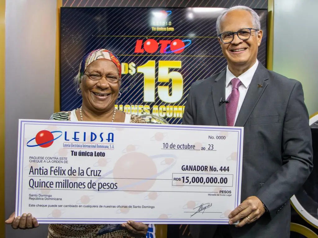 Leidsa entrega RD$15 millones de pesos a ama de casa