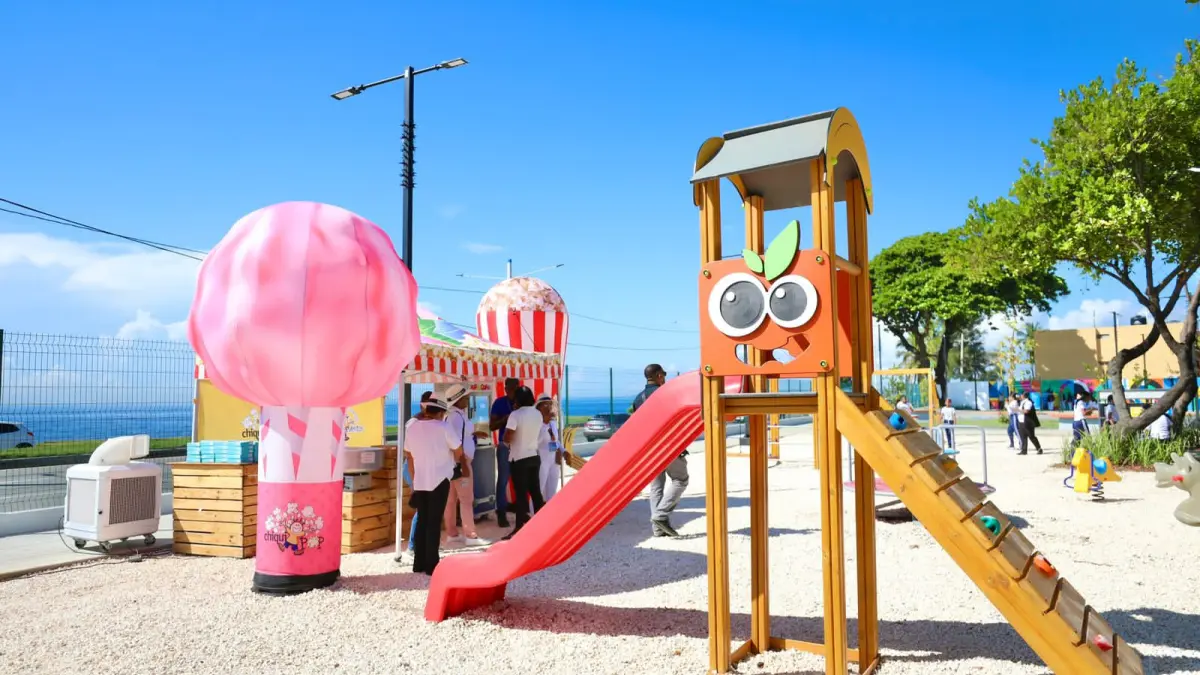 Alcaldía DN inaugura remozado parque Velazcasas