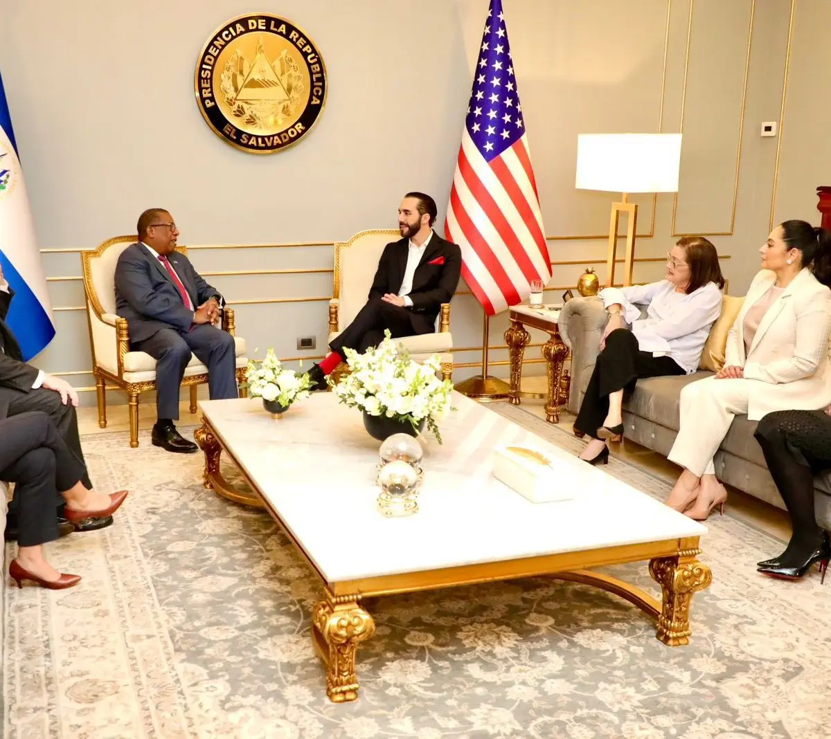 EEUU reitera que busca fortalecer lazos comerciales con El Salvador