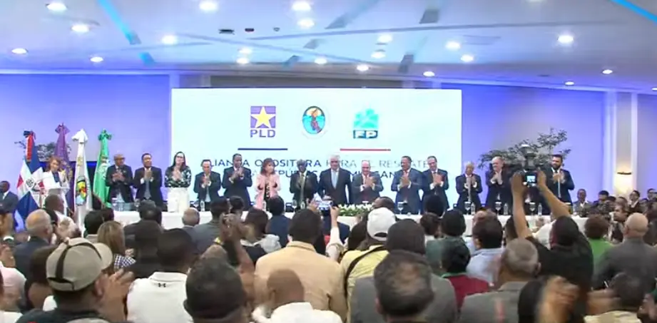 Oficialistas y opositores se enfrentan por Alianza Rescate RD