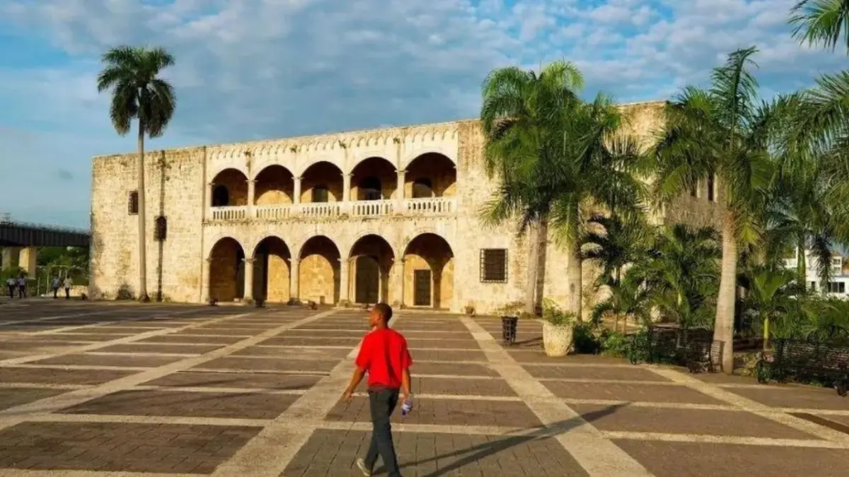 Sol y escasas lluvias; chubascos en algunos lugares