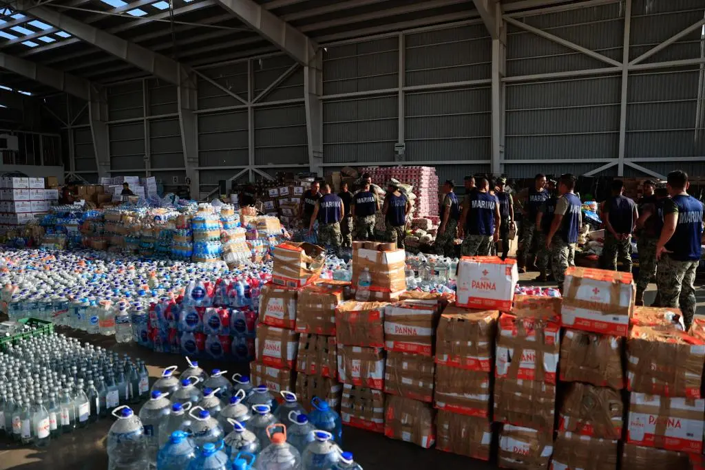 Damnificados por Otis en México dicen despensas no alcanzan para todos