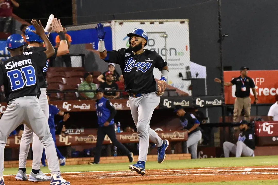 Licey vence a Gigantes 5-2