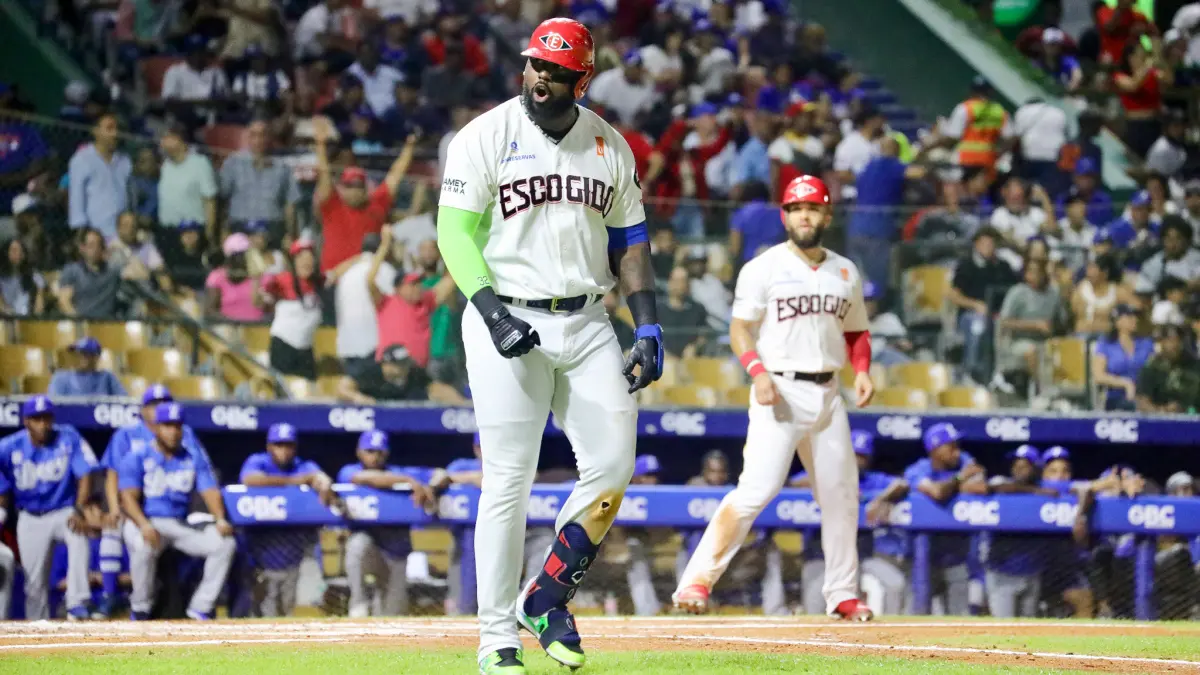 Leones apalean al Licey con Grand Slam de Franmil Reyes
