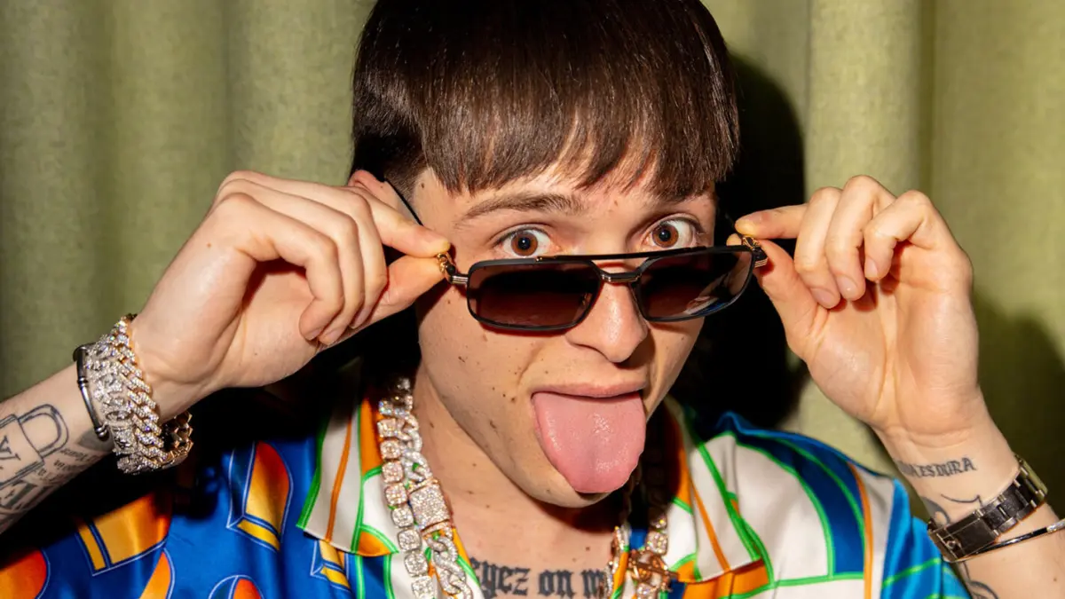 Forbes incluye a Peso Pluma entre líderes más relevantes con menos de 30 años