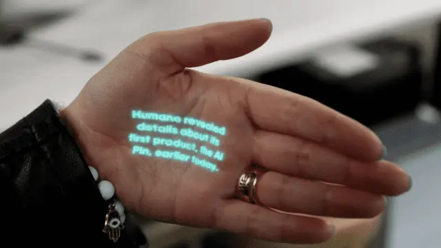 Exejecutivos de Apple lanzan pin con IA que graba y llama por teléfono