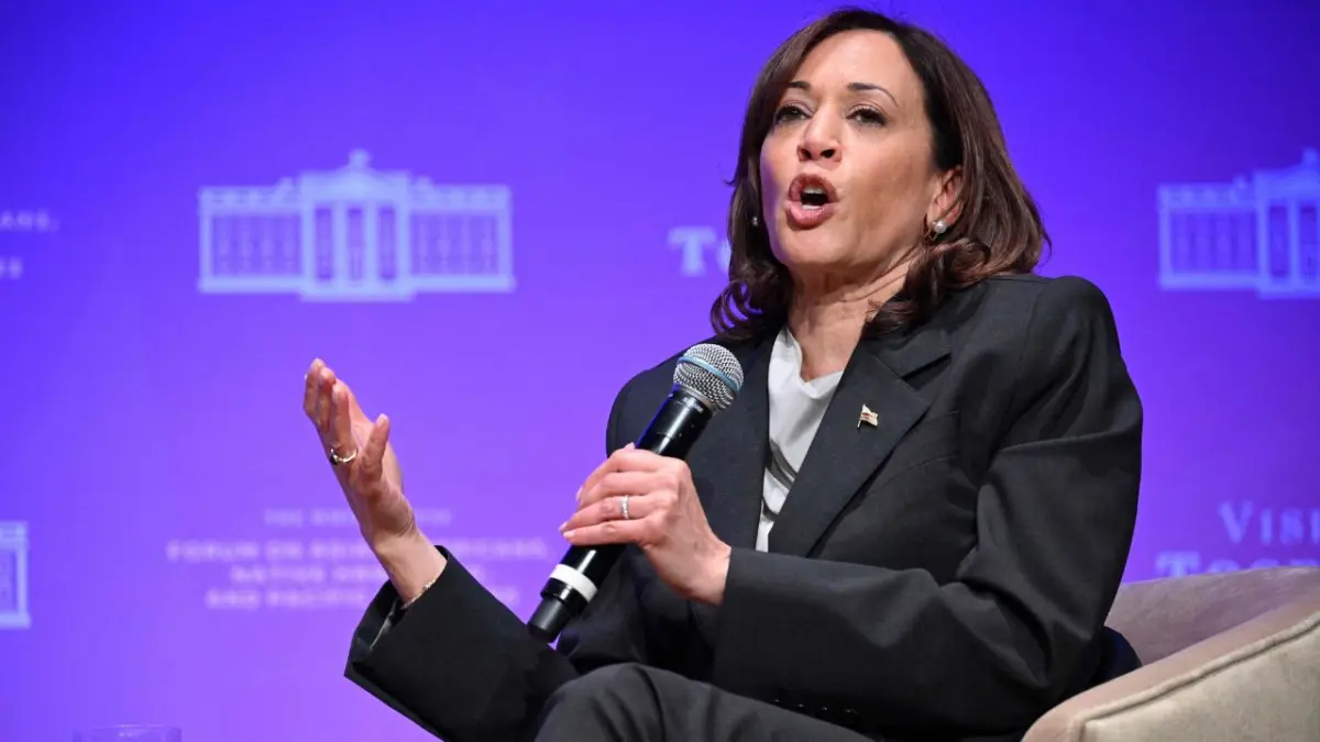 Kamala Harris urge a atajar los riesgos sociales más inmediatos de la IA