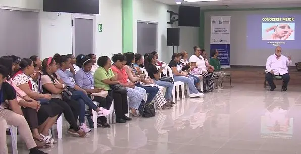 Entrenan a maestros para mejorar desempeño en aulas