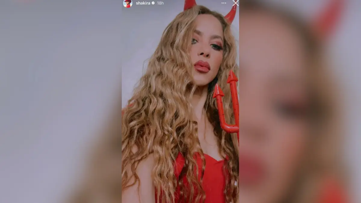 Shakira se disfraza de diablita