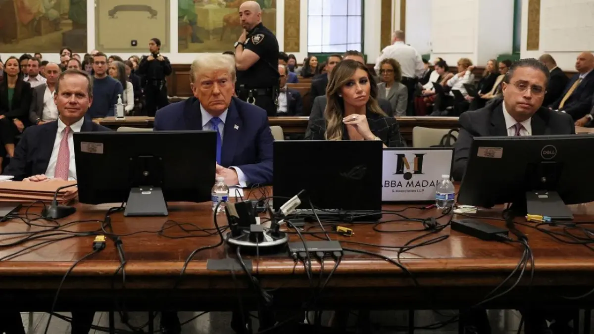 Trump admite que miraba las declaraciones financieras de su empresa