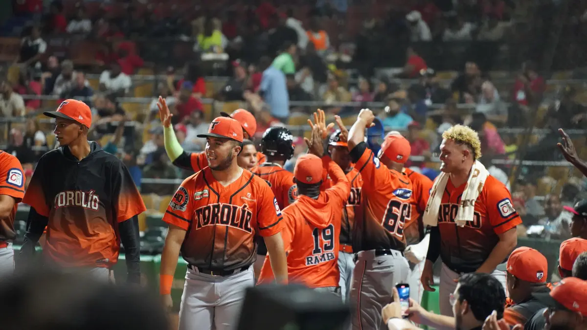 Toros remontan ante Leones y empatan en 4º lugar