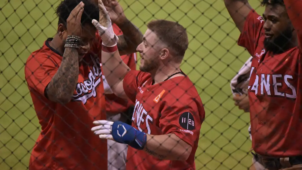 Leones del Escogido vencen a las Águilas 5-2