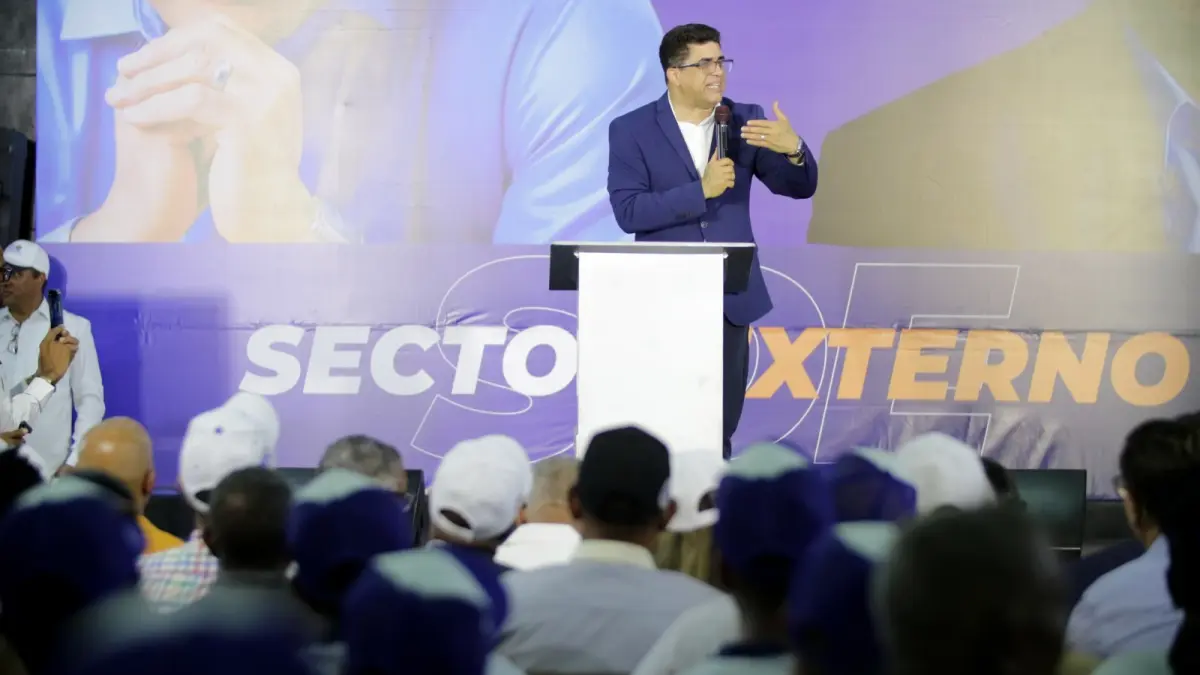 Dío Astacio juramenta más de 100 movimientos en apoyo a su candidatura en el Sector Externo