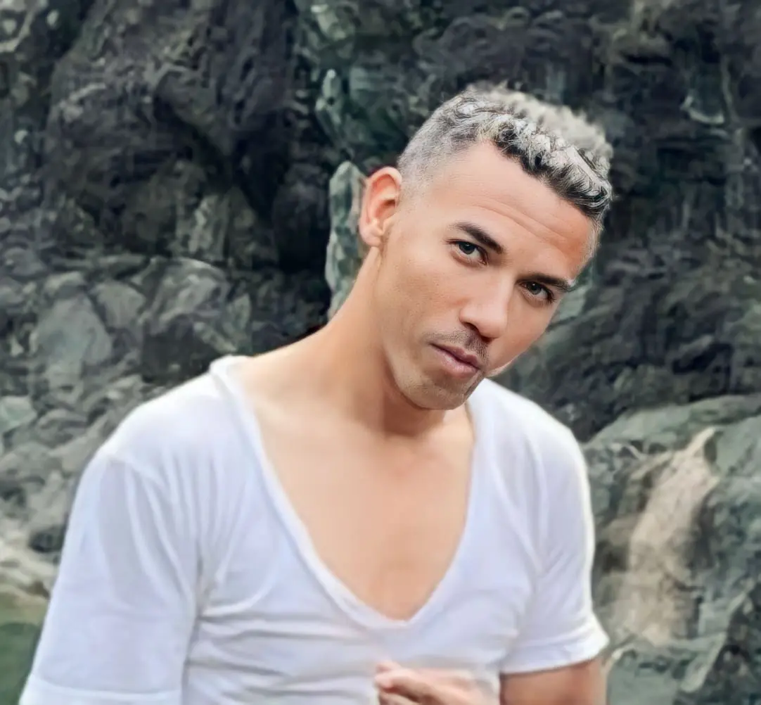 Continua búsqueda de hombre desaparecido mientras se bañaba en una playa