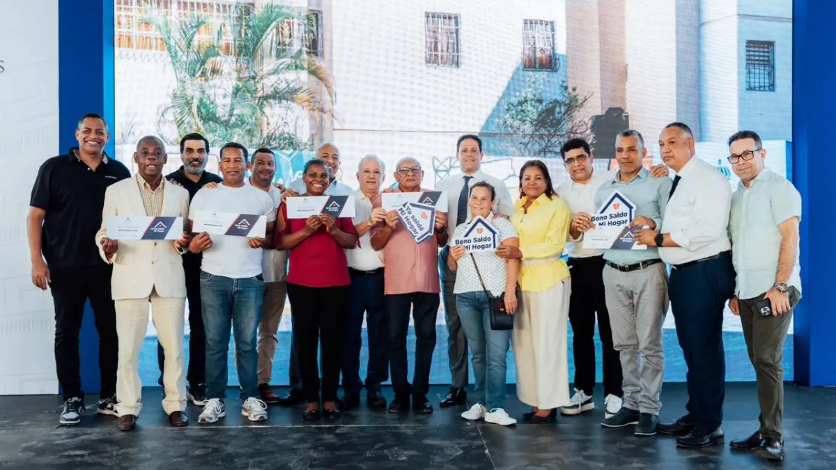 Entregan Títulos de Propiedad y Bonos Saldo Mi Hogar en Invivienda