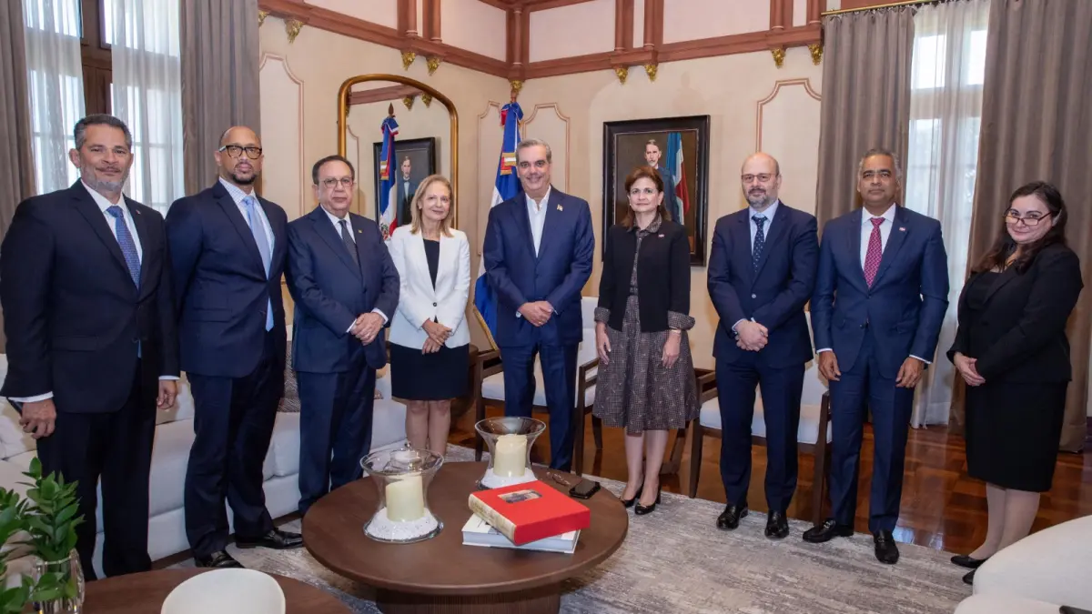 Abinader sostiene encuentro con funcionarios del FMI junto al gobernador del BC