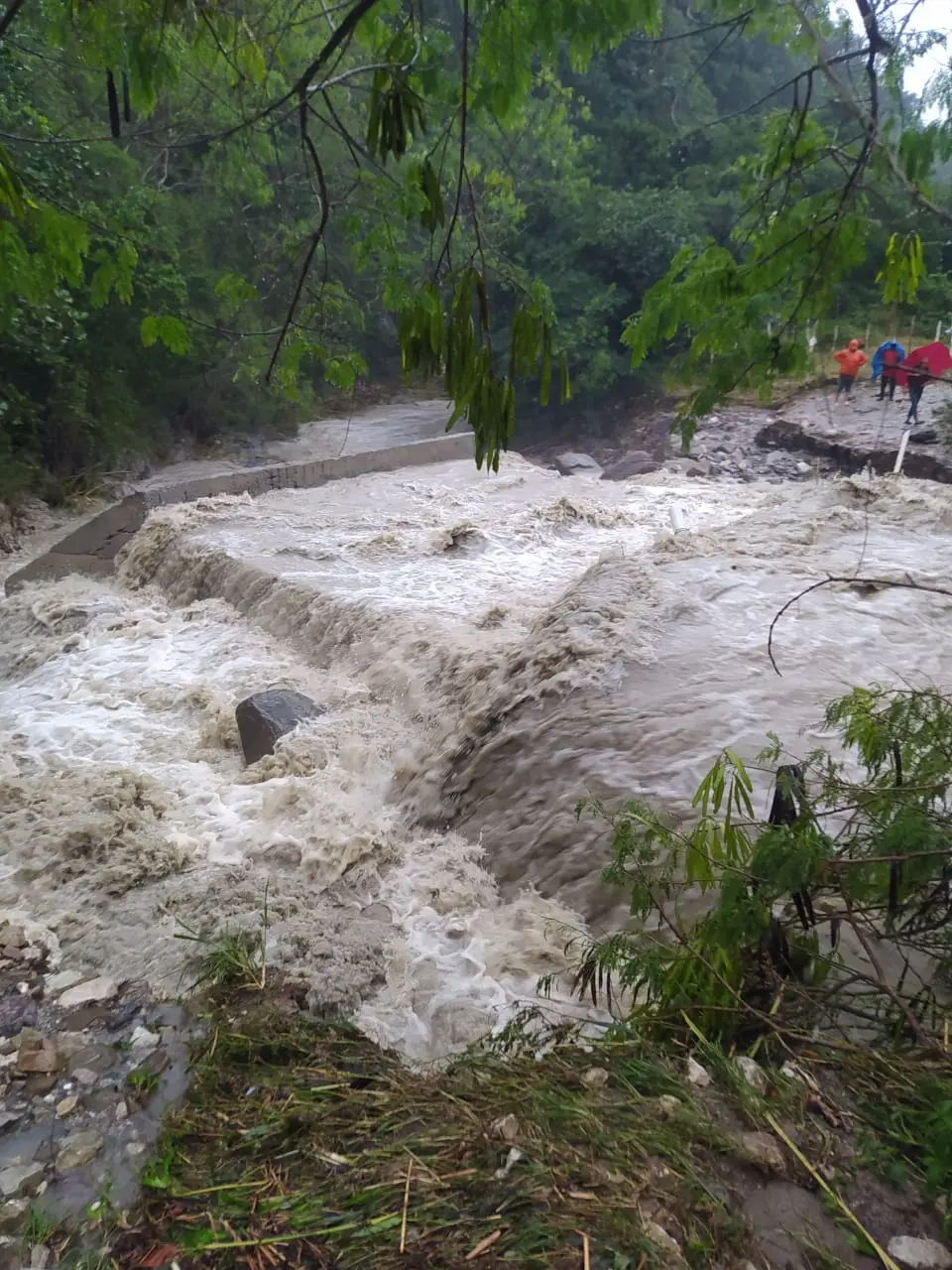 Más de 10 comunidades aisladas por lluvias en distrito municipal del Pinar en Ocoa