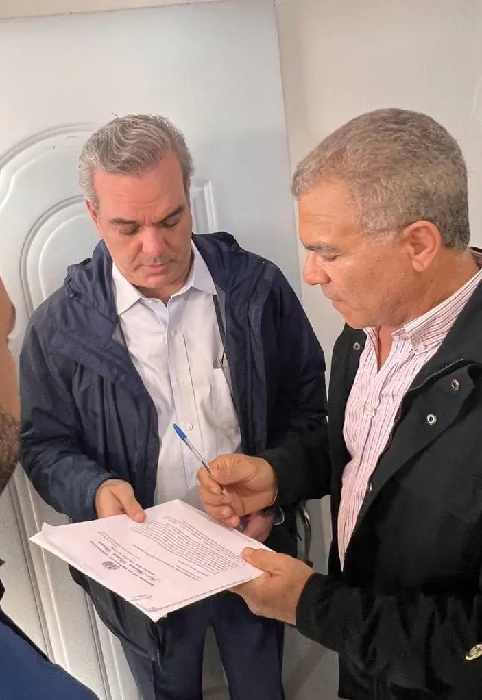 Senador entrega a Abinader informe de daños en Ocoa tras disturbio tropical