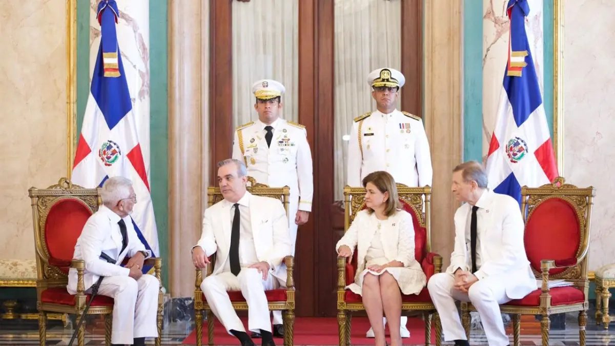 Abinader recibe cartas credenciales de seis nuevos embajadores