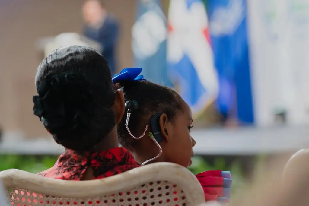 Inician segunda jornada de implantes cocleares en niños con déficit auditivo