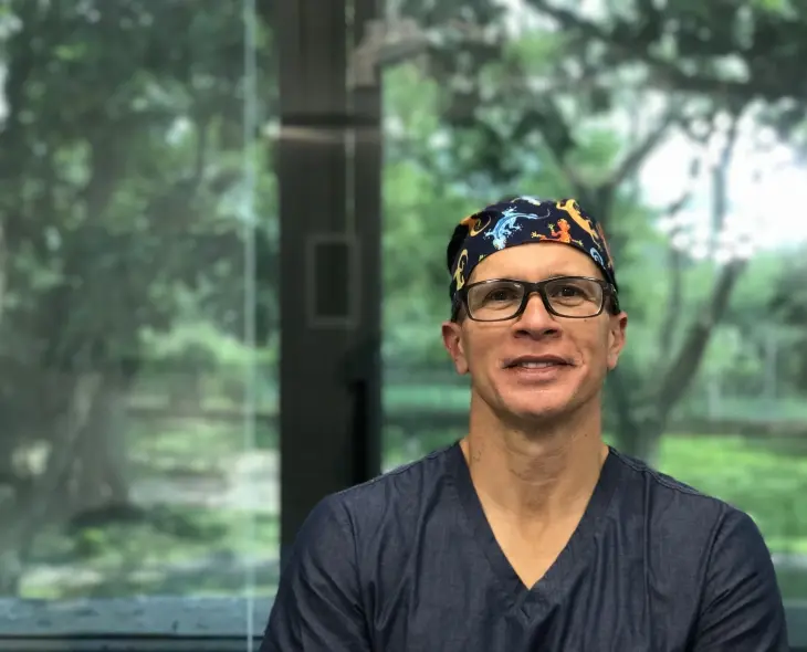 Doctor explica teoría de que la grasa del chicharrón es saludable; dice que la yuca es mala