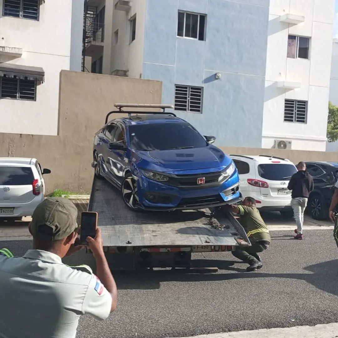 DIGESETT localiza y remolca vehículo obstruyó paso de ambulancia