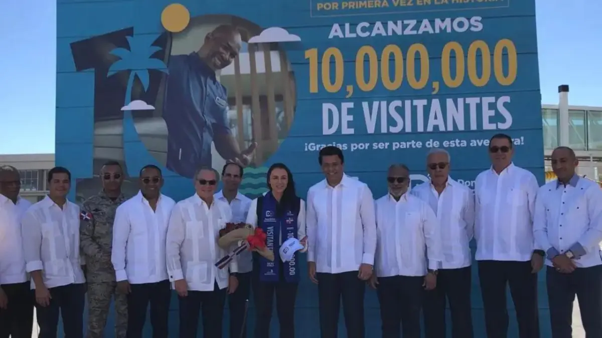 Abinader celebra RD consigue récord de 10 millones de turistas en un año