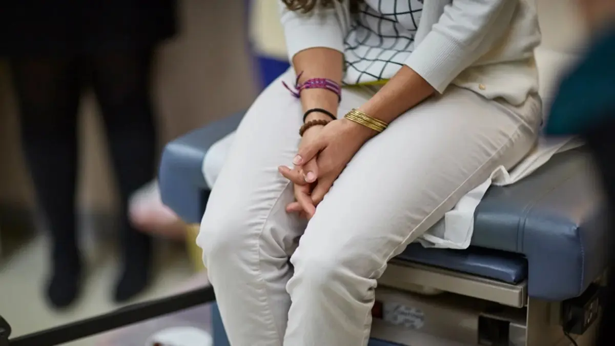 Embarazada envuelta en batalla legal por aborto abandona Texas en busca de atención