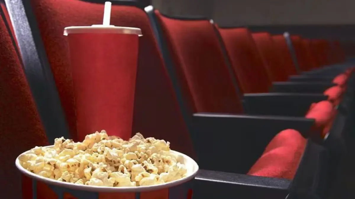 Multan a una cadena de cines en España por prohibir entrada con comida de fuera
