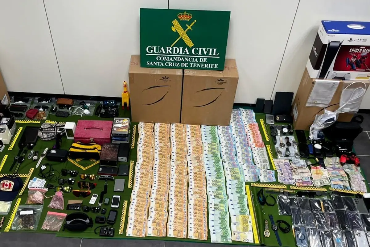 Detienen 14 empleados de un aeropuerto español por robar maletas