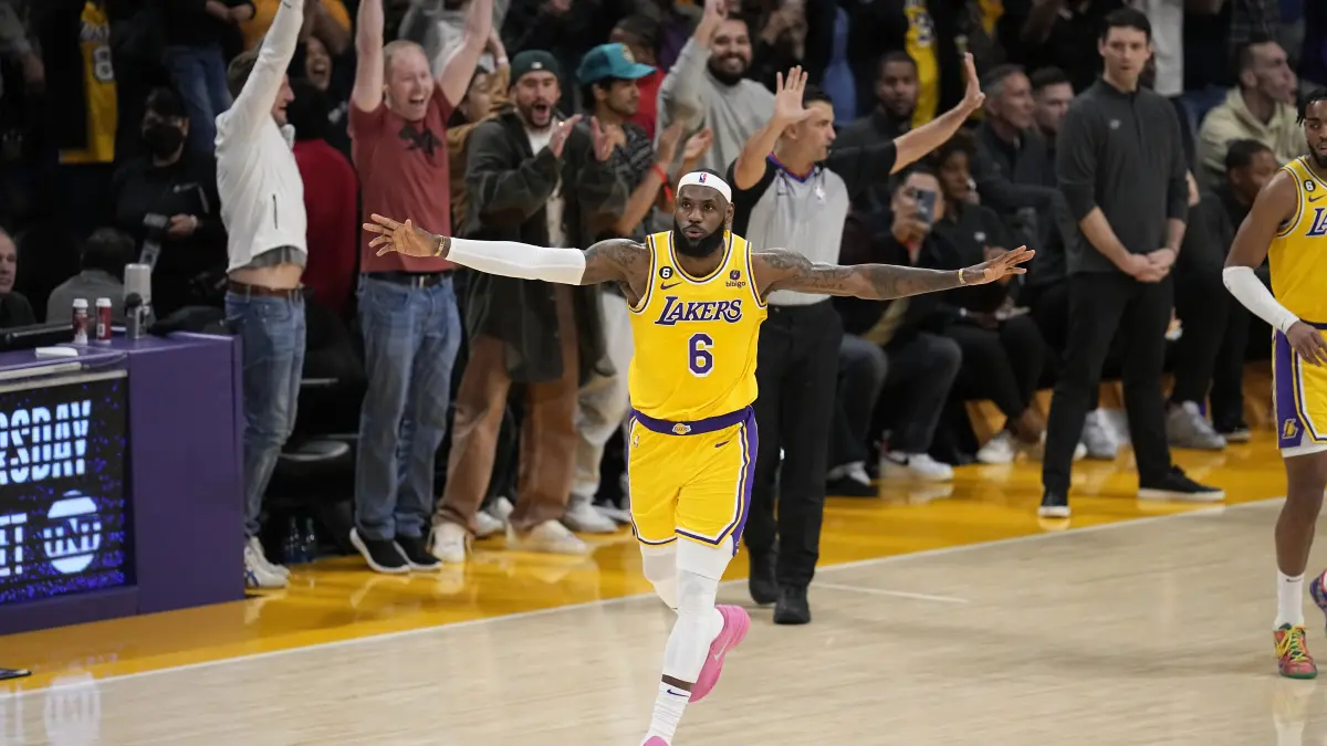 Los Lakers definen a LeBron como extraordinario