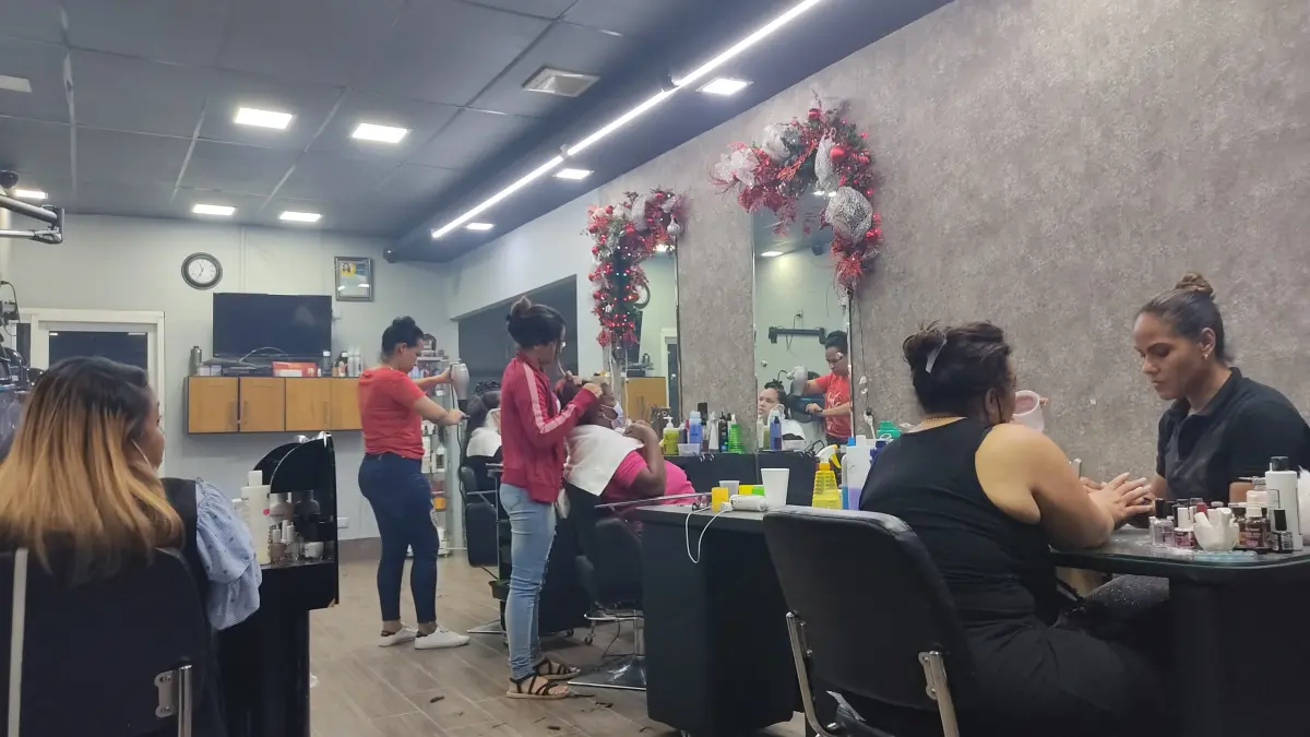 Salones de belleza hacen su agosto por fiestas decembrinas