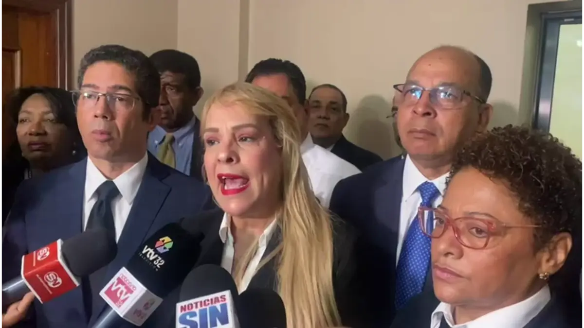 Notarios acuden a audiencia contra PGR por retención ilegal de RD$105 millones