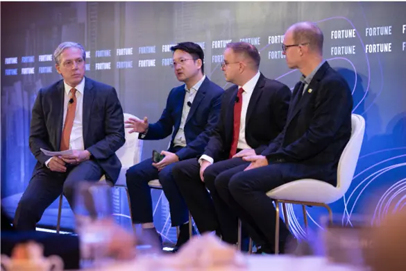 Debaten en fórum retos y oportunidades de la inteligencia artificial