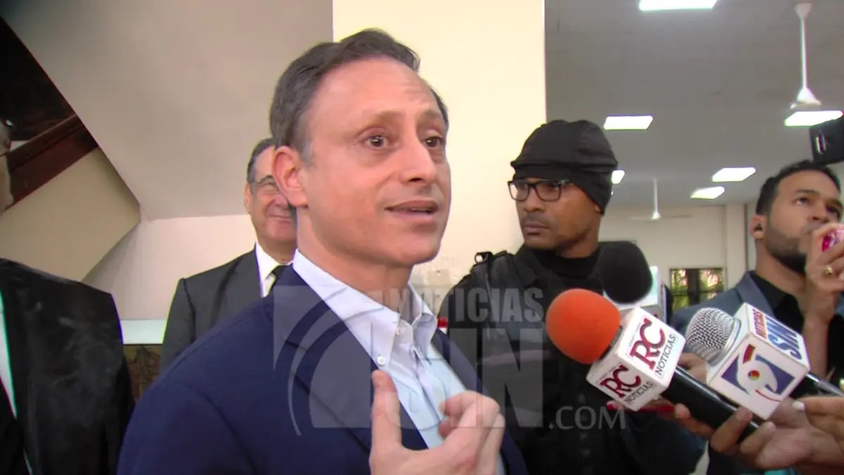 Jean Alain responde a cancelación de visa a él y su familia